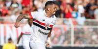  Foto: Rubens Chiri / São Paulo - Legenda: Luciano vibra após marcar o segundo gol do São Paulo / Jogada10