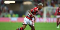  Foto: Gilvan de Souza/Flamengo - Legenda: Wesley em campo pelo Flamengo / Jogada10