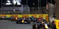 Verstappen e Perez na frente no reinicio do GP da Arabia Saudita. Tudo indica que 2024 será assim  Foto: Oracle Red Bull Racing / Red Bull Content Pool