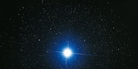 Sirius, a estrela mais brilhante do céu (Imagem: Reprodução/Hubble, ESA/ Akira Fujii)  Foto: Canaltech