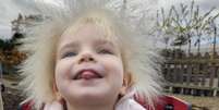 Layla, 3, diz que ama seu cabelo  Foto: Arquivo pessoal / BBC News Brasil