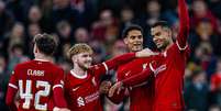 Jogadores do Liverpool comemorando um dos gols da vitória diante do Sparta Praga.   Foto: Divulgação/ Liverpool / Esporte News Mundo