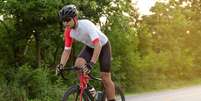 Andar de bicicleta favorece o funcionamento do corpo  Foto: GP PIXSTOCK | Shutterstock / Portal EdiCase