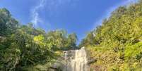 Com 100 metros de queda, a Cachoeira da Reserva Natural de Salto Morato é o principal atrativo de Guaraqueçaba  Foto: Duda Vasconcellos/ / Viagem e Turismo