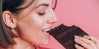 Descubra se o chocolate pode oferecer algum benefício à saúde. |  Foto: kroshka__nastya/Freepik / Boa Forma