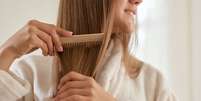 Especialista ensina como cuidar dos cabelos no outono  Foto: Shutterstock / Alto Astral