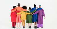 Pessoas representando as cores do movimento LGBTQIA+  Foto: Canva Fotos / Perfil Brasil