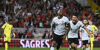 Foto: Miguel Riopa / AFP via Getty Images - Legenda: Portugal derrotou a Suécia por 5 a 2 na tarde desta quinta-feira (21) / Jogada10