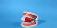 Cápsulas mastigáveis para higiene bucal funcionam? Dentista explica  Foto: Shutterstock / Saúde em Dia