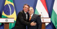 O ex-presidente Jair Bolsonaro (à esquerda) junto ao premiê húngaro Viktor Orbán (à direita)   Foto: Alan Santos/PR