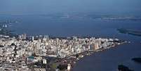 Rio Guaíba, Porto Alegre.  Foto: Wikicommons / Brasil Escola