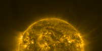 Ocorre fusão nuclear no interior do Sol e de outras estrelas (Imagem: Reprodução/ESA & NASA/Solar Orbiter/EUI Team)  Foto: Canaltech