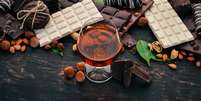 Veja quais vinhos combinam com chocolate  Foto: iStock