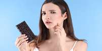 Páscoa: chocolate causa espinhas? Dermatologista explica  Foto: Shutterstock / Saúde em Dia