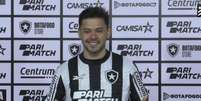 Foto: Reprodução/YouTube Botafogo TV - Legenda: Oscar Romero é o dono da camisa 70 / Jogada10