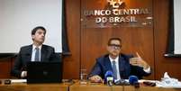 Coletiva do Presidente do Banco Central, Roberto Campos Neto (dir), para apresentação do Relatorio da Inflação  Foto: Paulo Pinto/Agência Brasil / Perfil Brasil