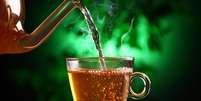 Quando consumido em excesso, o chá verde pode causar irritabilidade, taquicardia, insônia e outros efeitos colaterais |  Foto: Racool_studio/Freepik / Boa Forma