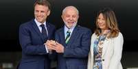 Emmanuel Macron, presidente da Fran&ccedil;a, o presidente do Brasil, Luiz In&aacute;cio Lula da Silva e a primeira  Foto: dama Janja da Silva -  Fabio Charles Pozzebom/Ag&ecirc;ncia Brasil / Perfil Brasil