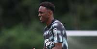 Jeffinho est&aacute; de volta ap&oacute;s les&atilde;o Foto: Vitor Silva/Botafogo / Esporte News Mundo