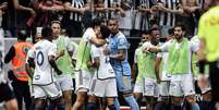 Cruzeiro na comemoração do gol da vitória contra o Atlético-MG  Foto: Esporte News Mundo