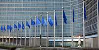 Microsoft é investiga na UE por vender Office com Teams (Imagem: Carl Campbell/Unsplash)  Foto: Canaltech