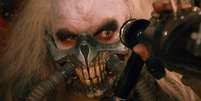 Lachy Hulme como Immortan Joe em Furiosa: Uma Saga Mad Max  Foto: Adoro Cinema