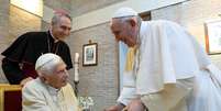Papa Francisco com Bento 16 no Vaticano  Foto: REUTERS
