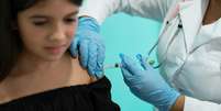 Público alvo da vacinação contra o HPV são meninas e meninos de 9 a 14 anos  Foto: Pollyana Ventura/iStock
