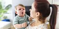 Bebês de até 2 anos são as principais vítimas da bronquiolite  Foto: LSOphoto/iStock