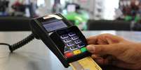 Clonagem de cartão de crédito - Além de contestar cobranças irregulares e notificar o uso indevido do cartão, o cliente deve guardar cópias das faturas como prova.  Foto: Flyerwerk - pixabay / Flipar