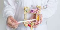 Certos hábitos podem evitar 30% dos casos de câncer de intestino; veja quais  Foto: Shutterstock / Saúde em Dia