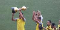  Foto: Lucas Bayer/Jogada10 - Legenda: Antes de Fla x Nova Iguaçu, final do Carioca, Sub-20 do Flamengo dá volta Olímpica sob ovação da torcida do Flamengo / Jogada10