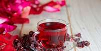 O consumo de chá oferece diversos benefícios à saúde  Foto: Mironmax Studio | Shutterstock / Portal EdiCase
