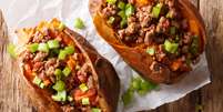 Batata-doce recheada com carne moída  Foto: AS Foodstudio | Shutterstock / Portal EdiCase