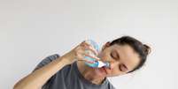Lavagem nasal pode te salvar de problemas no outono; entenda  Foto: Shutterstock / Sa&uacute;de em Dia