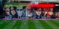  Foto: Divulgação/Slavia Praga - Legenda: Personagens do Harry Potter surgiram nas arquibancadas do Eden Arena / Jogada10