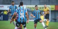  Foto: Lucas Uebel/Grêmio FBPA - Legenda: Mayk em um dos jogos como titular em seu início de trajetória pelo Grêmio / Jogada10