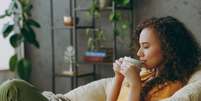 Mesmo que sejam naturais, é necessário equilíbrio no consumo de chás para o estômago  Foto: ViDI Studio | Shutterstock / Portal EdiCase