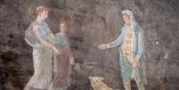Os afrescos retratam a mitologia grega: Paris sequestra Helena, desencadeando a Guerra de Tróia Foto: BBC/TONY JOLLIFFE / BBC News Brasil