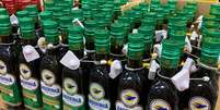 Com o produto caro, mercados brasileiros estão recorrendo à instalação de lacres antifurto e alarmes nas garrafas.  Foto: Reprodução/Redes sociais