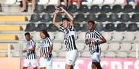 'Cria do Terrão', zagueiro ex-Corinthians marca primeiro gol como profissional na Europa.   Foto: Divulgação/Portimonense. / Esporte News Mundo