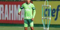  Foto: Fabio Menotti/Palmeiras - Legenda: Lázaro vem ganhando mais chances no Palmeiras / Jogada10