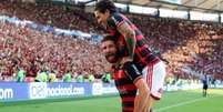  Foto: Marcelo Cortes/CRF - Legenda: Léo Pereira em campo pelo Flamengo / Jogada10