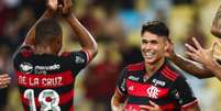 De La Cruz e Luiz Araújo comemoram gol do Flamengo   Foto: Reprodução/Twitter Flamengo / Esporte News Mundo