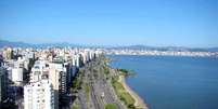 Com cerca de 500 mil habitantes, Florianópolis tem praias lindas, muito apreciadas por moradores e visitantes. Foto: Flickr/ Rodrigo Soldon / Flipar