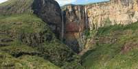 Em Minas Gerais, a Cachoeira do Tabuleiro é tida como uma das mais bonitas do Brasil por causa do formato de coração do paredão rochoso Foto: Zegarciajr/Wikimedia Commons / Viagem e Turismo