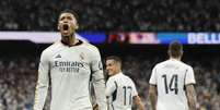 Bellingham comemora o gol da vitória do Real Madrid   Foto: OSCAR DEL POZO | AFP via Getty Images / Esporte News Mundo