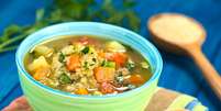 Sopa de quinoa com legumes  Foto: Ildi Papp | Shutterstock / Portal EdiCase