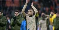  Foto: Javier Soriano/AFP via Getty Images - Legenda: Mbappé vive a sua melhor temporada com a camisa do PSG / Jogada10