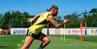 Foto: Marcelo Cortes /CRF - Legenda: Pedro durante o treino desta quarta, no Rio / Jogada10